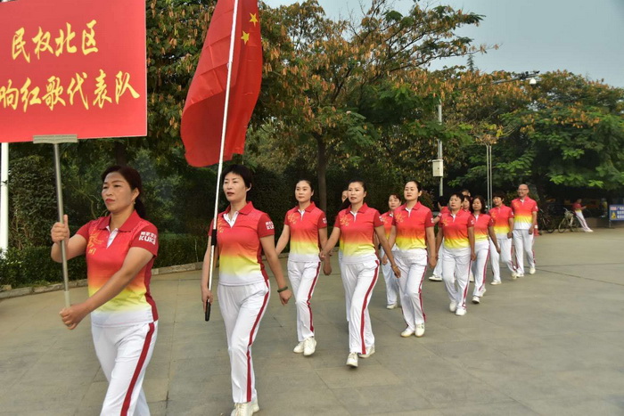 民權(quán)縣總工會(huì)組織開(kāi)展“不忘初心、喜迎雙節(jié)、萬(wàn)步有約”健走活動(dòng)