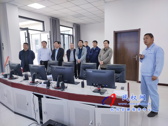 市人大常委會副主任、縣委書記姬脈常查看我縣重點項目建設情況和部門節(jié)假日值班值守情況