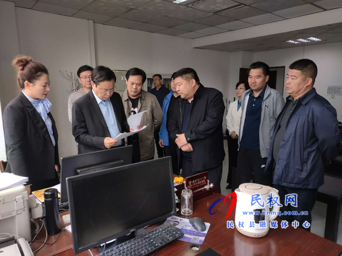 市人大常委會副主任、縣委書記姬脈常查看我縣重點項目建設情況和部門節(jié)假日值班值守情況