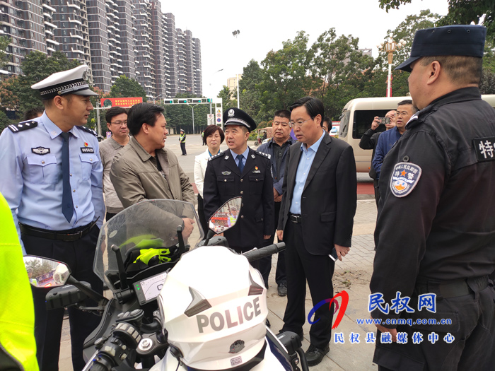 市人大常委會副主任、縣委書記姬脈常查看我縣重點項目建設情況和部門節(jié)假日值班值守情況