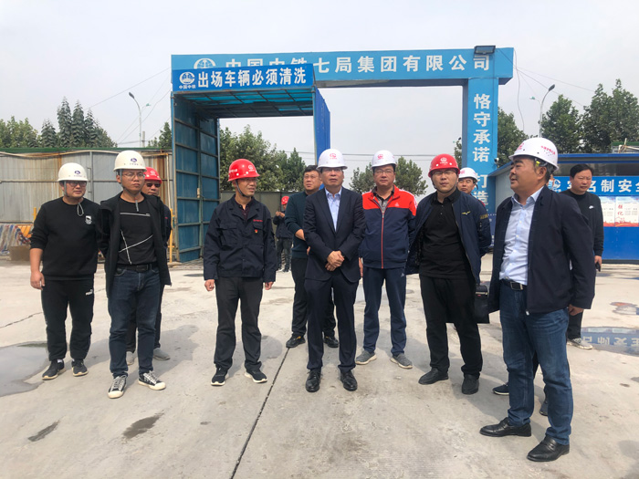 縣委常委、常務副縣長李啟峰檢查安全生產(chǎn)及保障房建設工作