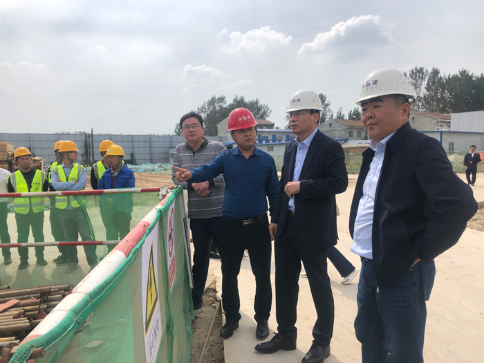 縣委常委、常務副縣長李啟峰檢查安全生產(chǎn)及保障房建設工作