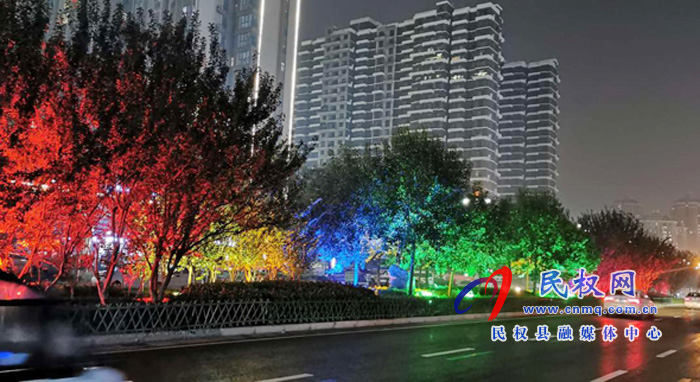 城管局路燈所加強(qiáng)城區(qū)亮化、美化，為創(chuàng)建全國(guó)文明城（提名城市）工作增光添彩
