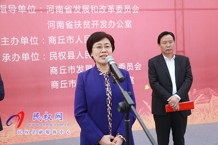 商丘市結(jié)對幫扶民權(quán)消費(fèi)扶貧展銷會暨現(xiàn)場簽約儀式活動在我縣舉行 商丘市結(jié)對幫扶民權(quán)消費(fèi)扶貧展銷會暨現(xiàn)場簽約儀式活動在我縣舉行