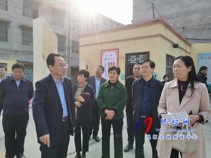 縣委常委、常務(wù)副縣長(zhǎng)李啟峰檢查文明城市創(chuàng)建推進(jìn)情況