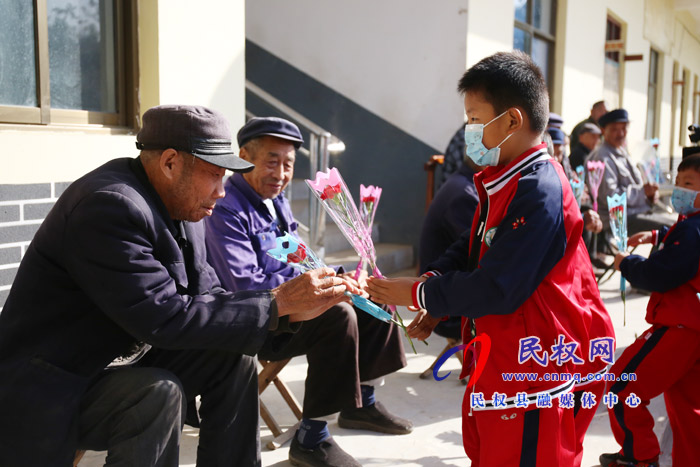 天樂幼兒園開展重陽節(jié)慰問活動 天樂幼兒園開展重陽節(jié)慰問活動