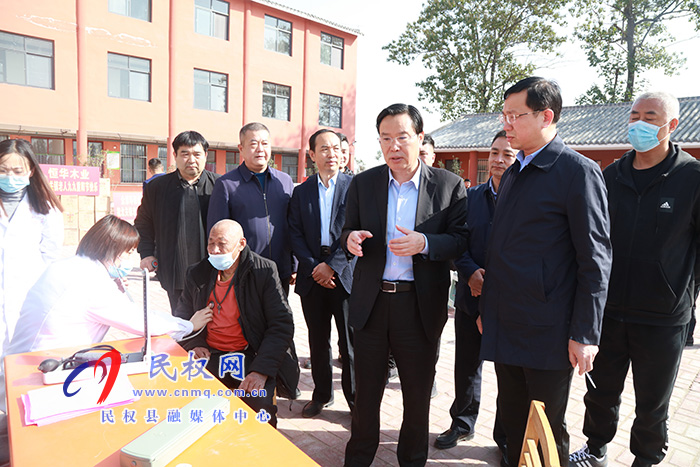 市人大常委會副主任、縣委書記姬脈常重陽節(jié)前夕慰問敬老院老人及百歲老人