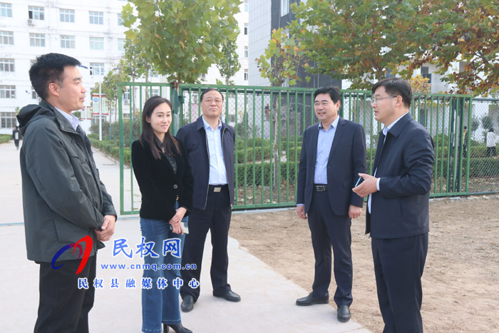 縣委副書記、縣長張團(tuán)結(jié)到我縣職教中心、阿里巴巴(民權(quán))客戶體驗中心、電子商務(wù)產(chǎn)教融合基地調(diào)研