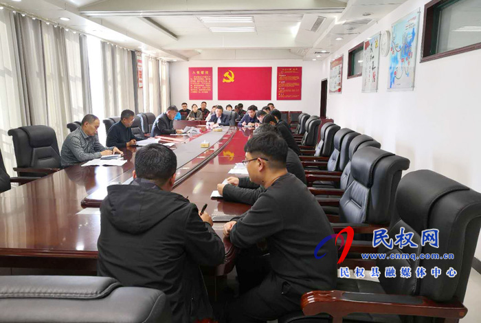 我縣各鄉(xiāng)鎮(zhèn)、（街道辦）縣直各單位傳達(dá)貫徹全縣脫貧攻堅工作推進(jìn)會議精神