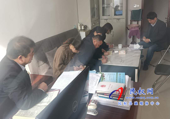 我縣各鄉(xiāng)鎮(zhèn)、（街道辦）縣直各單位傳達(dá)貫徹全縣脫貧攻堅工作推進(jìn)會議精神