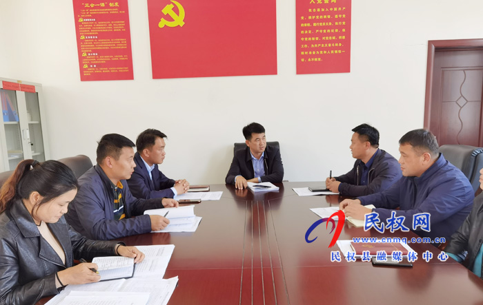 我縣各鄉(xiāng)鎮(zhèn)、（街道辦）縣直各單位傳達(dá)貫徹全縣脫貧攻堅工作推進(jìn)會議精神