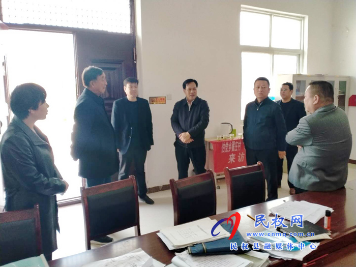 縣委常委、政法委書記、副縣長孟祥亮督導(dǎo)伯黨鄉(xiāng)扶貧工作