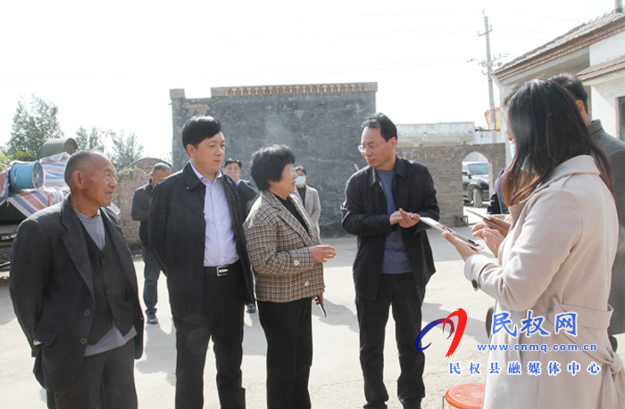 縣委常委、常務(wù)副縣長(zhǎng)李啟峰到林七鄉(xiāng)查看第七次全國(guó)人口普查工作