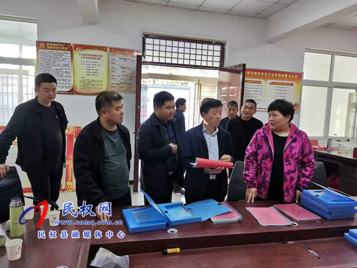 縣政府黨組成員、信訪局長(zhǎng)陳鴻志到王莊寨鎮(zhèn)督導(dǎo)脫貧攻堅(jiān)迎檢