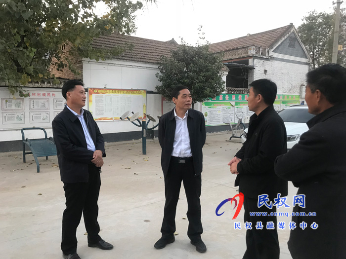 縣委常委、組織部長(zhǎng)何玉明到褚廟鄉(xiāng)督導(dǎo)脫貧攻堅(jiān)工作