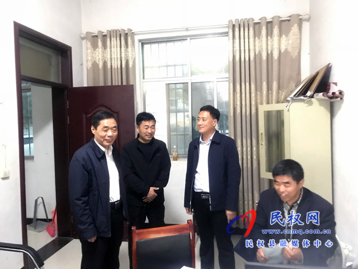 縣委常委、組織部長(zhǎng)何玉明到褚廟鄉(xiāng)督導(dǎo)脫貧攻堅(jiān)工作