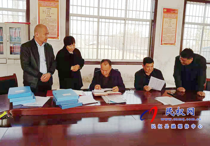 縣政協(xié)主席周明河到綠洲辦督導(dǎo)脫貧攻堅工作 縣政協(xié)主席周明河到綠洲辦督導(dǎo)脫貧攻堅工作