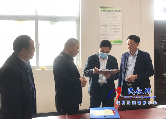 縣委常委、組織部長何玉明到褚廟鄉(xiāng)督導(dǎo)脫貧攻堅工作
