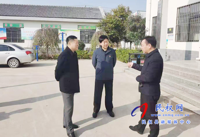 縣委常委、副縣長(zhǎng)房季到龍?zhí)伶?zhèn)督導(dǎo)脫貧攻堅(jiān)工作