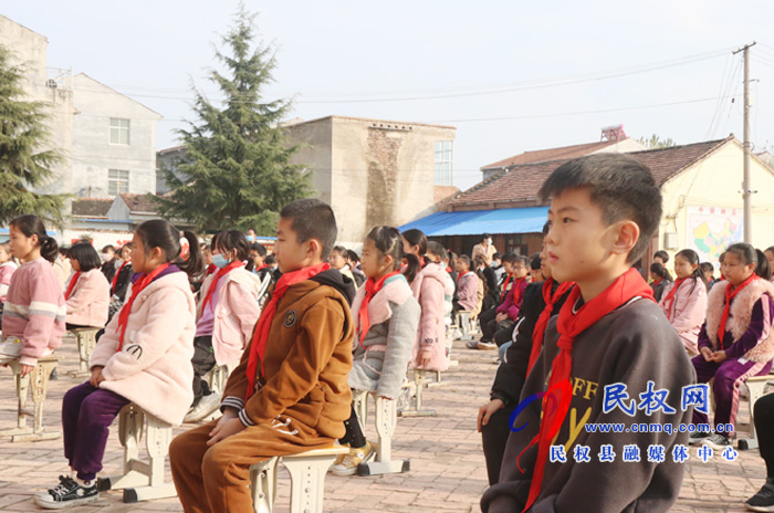 鄭州市民權(quán)商會舉行“冷冬送暖 愛心助學(xué)”捐贈儀式 鄭州市民權(quán)商會舉行“冷冬送暖 愛心助學(xué)”捐贈儀式