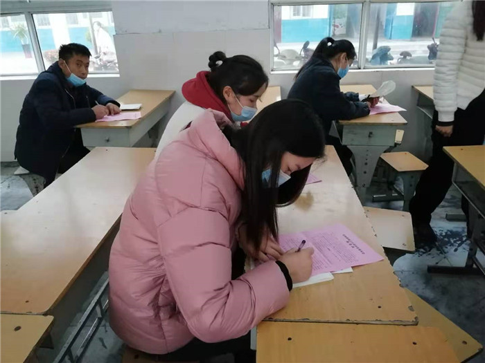 民權(quán)縣第三小學(xué)召開本學(xué)年首次家長會