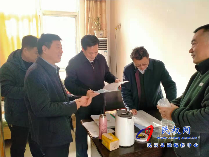 縣領(lǐng)導(dǎo)孟祥亮、陳鴻志督導(dǎo)伯黨鄉(xiāng)脫貧攻堅(jiān)工作