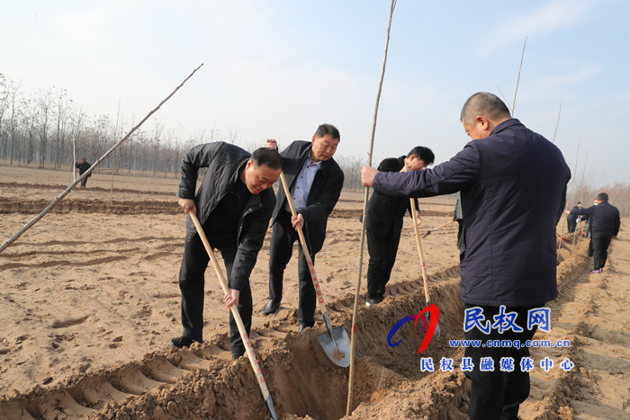 我縣組織開(kāi)展冬季義務(wù)植樹(shù)活動(dòng) 我縣組織開(kāi)展冬季義務(wù)植樹(shù)活動(dòng)