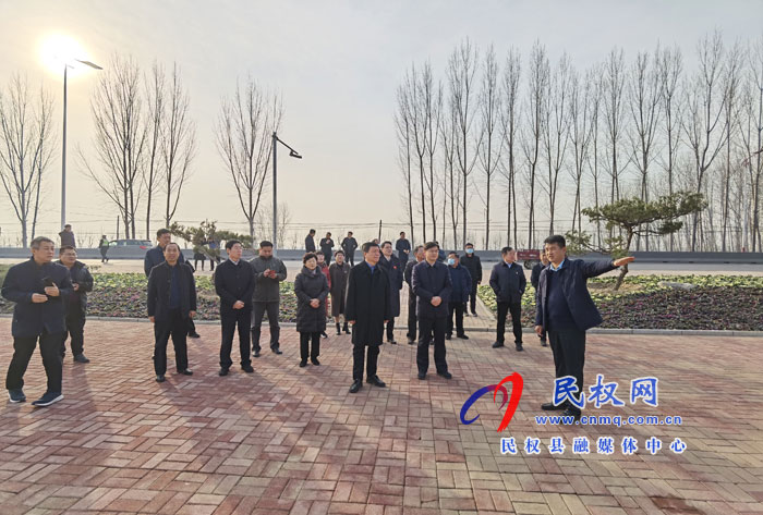 市委宣傳部常務(wù)副部長劉玉杰帶領(lǐng)全市宣傳工作“八大工程”推進(jìn)觀摩團(tuán)成員走進(jìn)我縣進(jìn)行觀摩