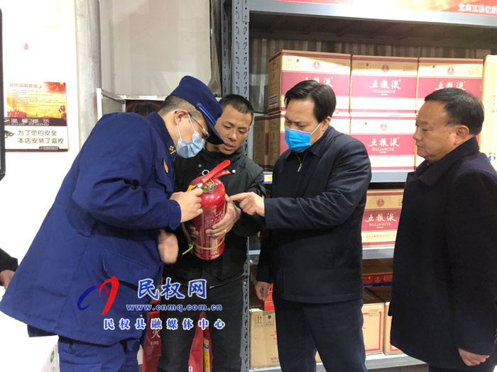 縣委常委、政法委書記、副縣長(zhǎng)孟祥亮檢查“雙節(jié)”前消防安全工作