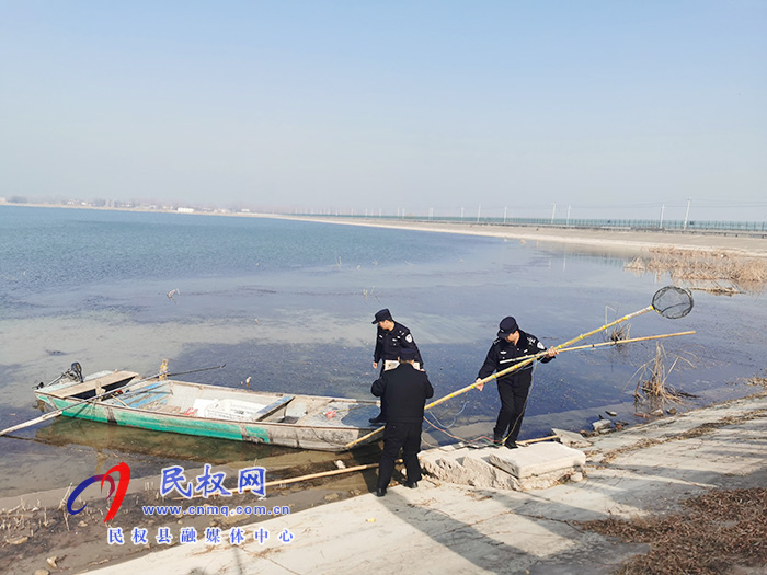 副縣長(zhǎng)張士彬帶隊(duì)嚴(yán)查漁業(yè)違法行為 副縣長(zhǎng)張士彬帶隊(duì)嚴(yán)查漁業(yè)違法行為