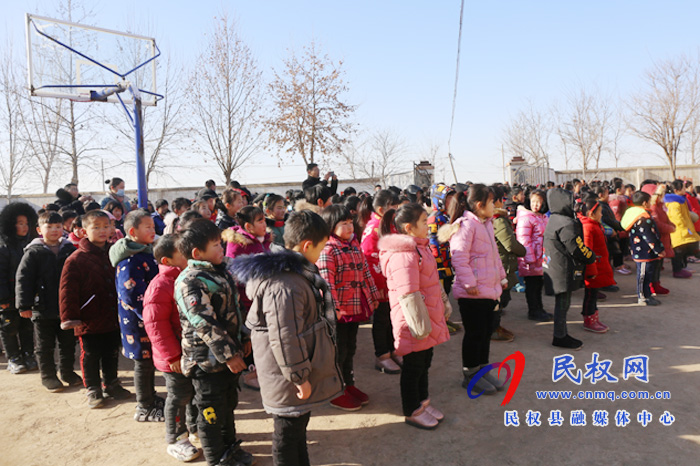 縣委常委、副縣長(zhǎng)房季到白云寺鎮(zhèn)參加阿里巴巴公益芒果V基金“快樂開學(xué)包”捐贈(zèng)儀式