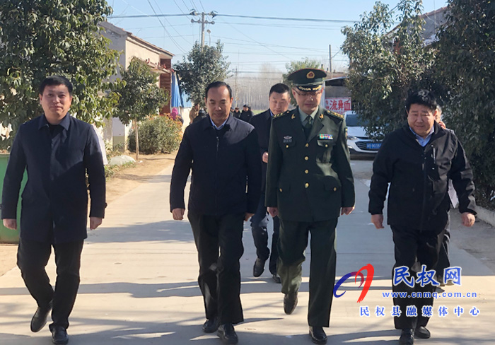 縣領(lǐng)導(dǎo)走訪慰問立功受獎軍人家屬