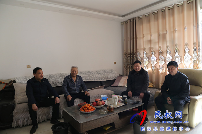 縣人大機(jī)關(guān)開展春節(jié)前走訪慰問(wèn)老干部活動(dòng) 縣人大機(jī)關(guān)開展春節(jié)前走訪慰問(wèn)老干部活動(dòng)