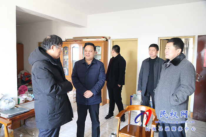 縣人大機(jī)關(guān)開展春節(jié)前走訪慰問(wèn)老干部活動(dòng) 縣人大機(jī)關(guān)開展春節(jié)前走訪慰問(wèn)老干部活動(dòng)