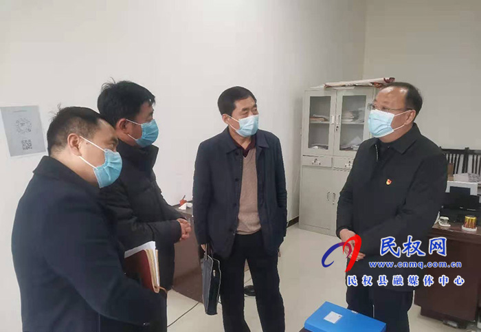 縣委常委、組織部長何玉明調(diào)研指導(dǎo)村（社區(qū)）“兩委”換屆工作