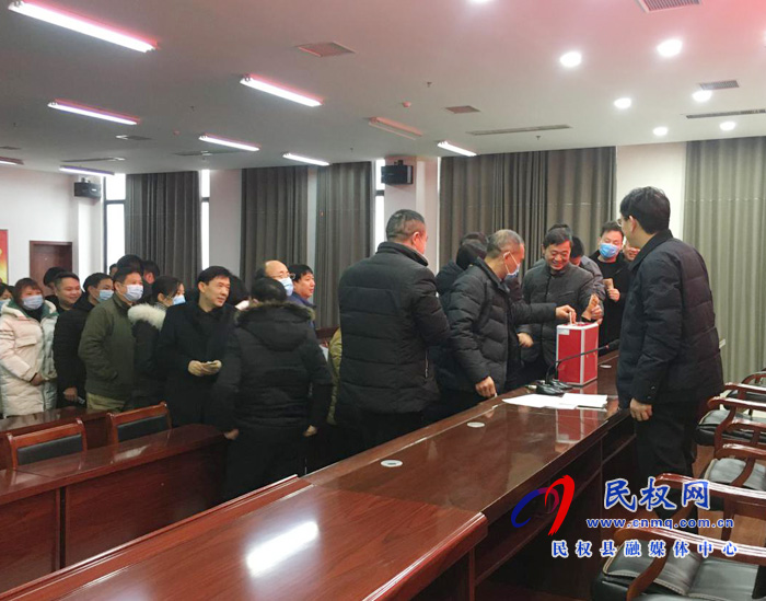 水利局開展了“送溫暖 獻愛心”捐助活動 水利局開展了“送溫暖 獻愛心”捐助活動
