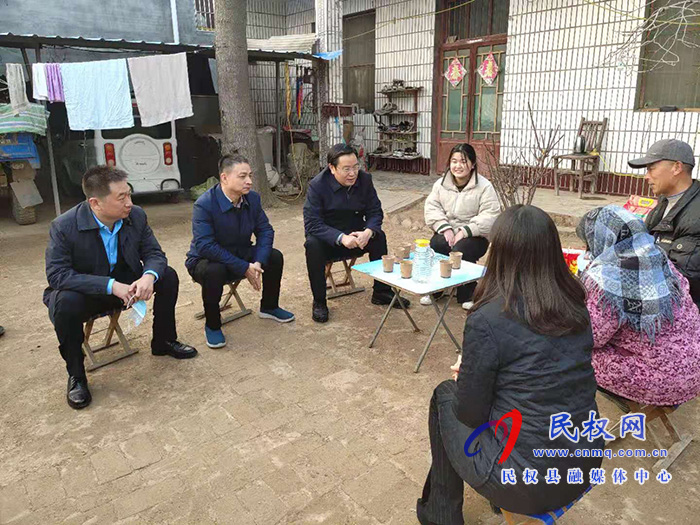 市人大常委會副主任、縣委書記姬脈?？赐繂枴按豪倥壁w雯