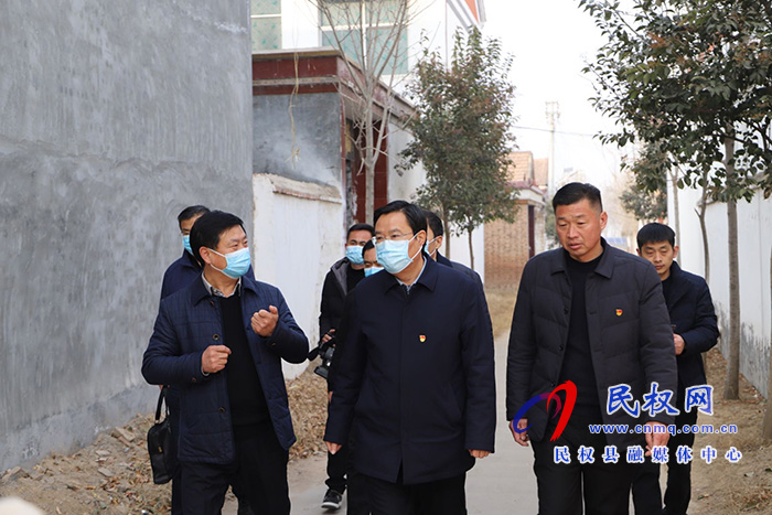 市人大常委會副主任、縣委書記姬脈常走訪慰問困難老黨員