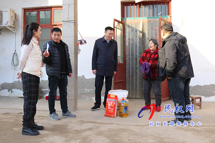 民權(quán)縣人社局開展送愛心幫扶慰問活動(dòng) 民權(quán)縣人社局開展送愛心幫扶慰問活動(dòng)