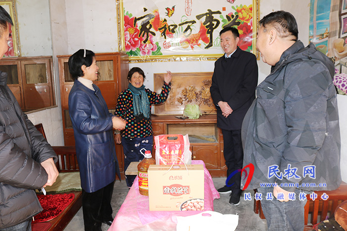 民權(quán)縣人社局開展送愛心幫扶慰問活動(dòng) 民權(quán)縣人社局開展送愛心幫扶慰問活動(dòng)
