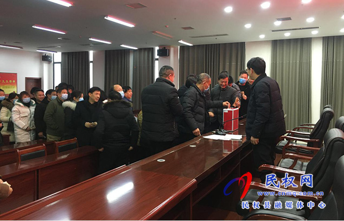 水利局開展“送溫暖、獻(xiàn)愛心”捐助活動(dòng)