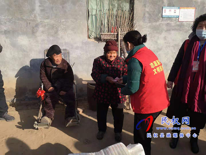 民權(quán)縣志愿者協(xié)會(huì)開(kāi)展送溫暖獻(xiàn)愛(ài)心活動(dòng) 民權(quán)縣志愿者協(xié)會(huì)開(kāi)展送溫暖獻(xiàn)愛(ài)心活動(dòng)