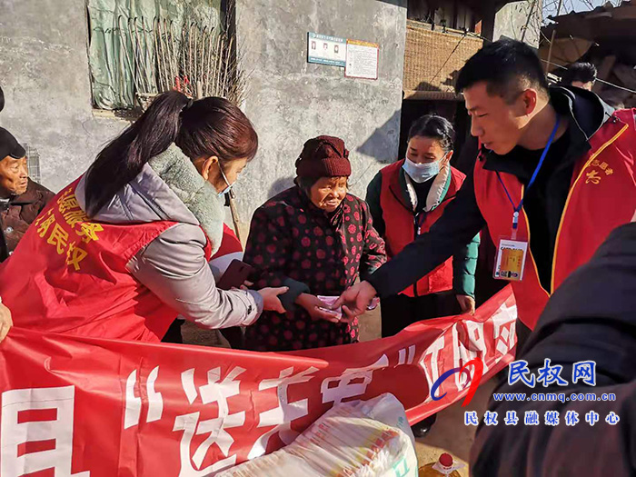 民權(quán)縣志愿者協(xié)會(huì)開(kāi)展送溫暖獻(xiàn)愛(ài)心活動(dòng) 民權(quán)縣志愿者協(xié)會(huì)開(kāi)展送溫暖獻(xiàn)愛(ài)心活動(dòng)