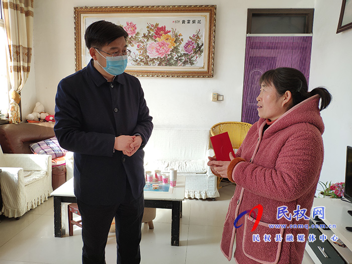 縣委副書記、縣長張團(tuán)結(jié)春節(jié)前夕慰問軍轉(zhuǎn)干部和困難群眾