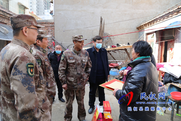 商丘軍分區(qū)領(lǐng)導(dǎo)開展走訪慰問軍屬活動 商丘軍分區(qū)領(lǐng)導(dǎo)開展走訪慰問軍屬活動