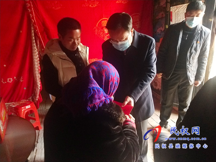 市人大常委會副主任、縣委書記姬脈常到白云寺鎮(zhèn)開展“三·五”基層工作日活動