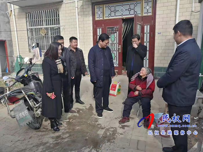 商丘市應急管理局黨組書記、局長李中須到雙塔鎮(zhèn)春節(jié)前慰問貧困戶