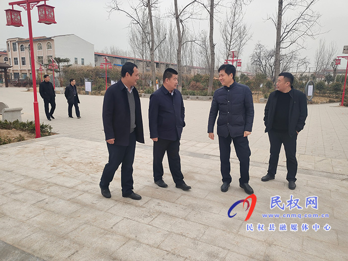 市自然資源和規(guī)劃局黨組成員、副局長(zhǎng)張永健到我縣雙塔鎮(zhèn)調(diào)研國(guó)土綠化工作