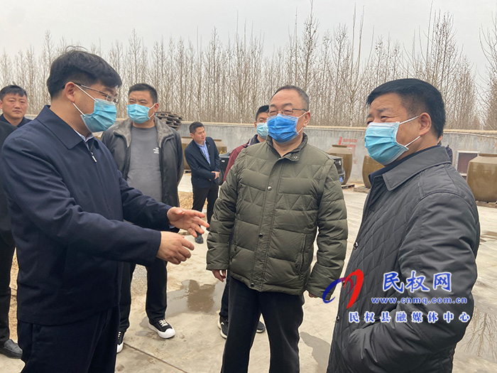 應(yīng)急管理部?；O(jiān)管二司副司長劉瑾一行對我縣煙花爆竹庫存清零等情況進(jìn)行專項(xiàng)檢查
