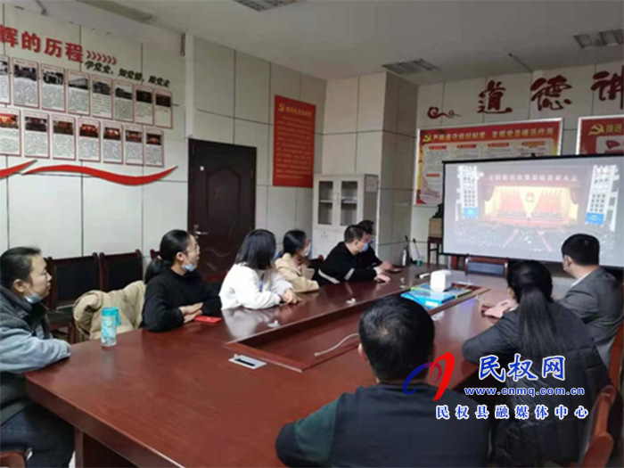 我縣各鄉(xiāng)鎮(zhèn)（街道辦）、縣直各單位組織收聽收看全國脫貧攻堅總結(jié)表彰大會